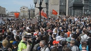 ロシア野党指導者ら千人超拘束 プーチン氏4期目に反対