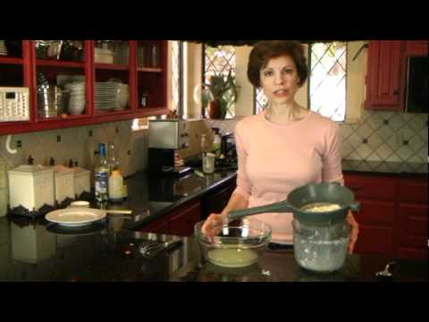 How to Make Healthy Homemade Greek Yogurt - FAT FREE - www.SaladinaJar.com How to Make Healthy Homemade Greek Yogurt - FAT FREE - www.SaladinaJar.com