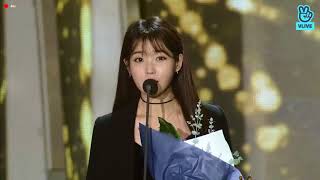 180125 IU winning Best Album Award at 27th Seoul Music Awards