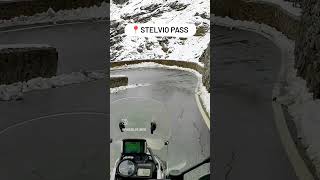 🥶😮Icy road at the Stelvio pass in Italy, difficult to pass but with an awesome view!