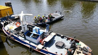 Schip verliest complete stuurhut na botsing met brug - Beukelsbrug Rotterdam