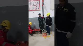 Teknik Mengangkat Beban Dengan Katrol pada Rope Akses