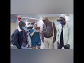 koffi Olomide parle l'anglais.