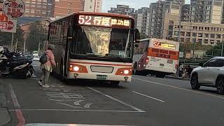 20241226 金牌客運 新竹市公車52路x2 竹科巡巴綠線 交會 MOV 4534