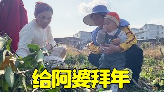 Xiaohanghang is so happy to go back to grandma's house to pay New Year's greetings