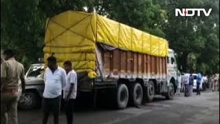 UP के Sultanpur में Truck ने ARTO की Team को रौंदा, दो की मौत