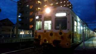 🌃の片原町駅を出発した先行の高松築港行きことでん琴平線電車