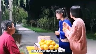 摊牌啦！摆摊的小黑哥居然会土味情话~