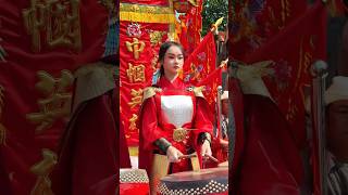 太帅了！以“花木兰”为形象的贵屿龙港女子英歌，女鼓手！#女子英歌 #美女#熱門 #弘扬和传承民俗文化 #潮汕民俗文化 #beautiful