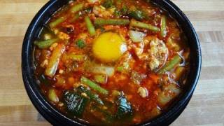 Haemul-sundubu-jjigae (Spicy soft tofu stew with seafood: 해물순두부찌개)