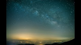 見上げてごらん夜の星を