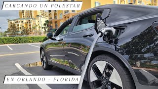 Cargar un Polestar 2 eléctrico en Florida, Orlando - alquilado en Hertz