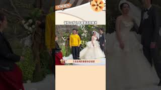 #胡軍 帶著老婆和兒子康康參加朋友的婚禮，久違出鏡的康康身姿挺拔，14歲的他身高已經快趕上爸爸！#娛樂評論大賞