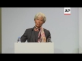 IMF chief: Global economy losing momentum