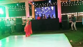 Chhalka chhalka re, Badhiya badhiya, Navrai Majhi dance by Era Tak in Sangeet ceremony