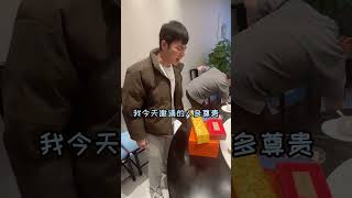 小乞丐吃了老板请贵宾的菜！老板没生气还让他打包带走！没想到他就是那个贵宾！ #反转 #社会 #爽文 #搞笑  #funny