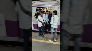 Mumbai Local Train Crowd 🚂🚆 Struggle journey in local train #shorts #indiarailway #trendingvideo