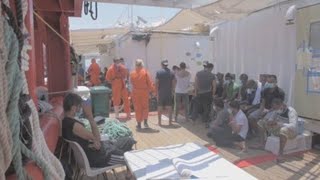 Italia autoriza a los 180 migrantes del "Ocean Viking" desembarcar en Sicilia