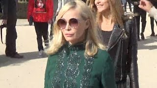 Emmanuelle Béart @ Paris Fashion Week 1 octobre 2016 défilé Elie Saab