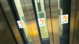 白山駅改札外のエレベーター