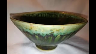 宋代绿釉斗笠碗，A green glazed conical bowl of Song dynasty