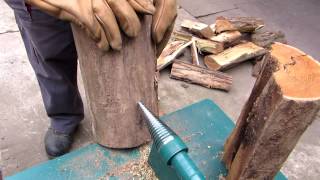 Štiepanie dreva s pomocou traktora-Splitting wood with a tractor, Kysáč 03 03 2014