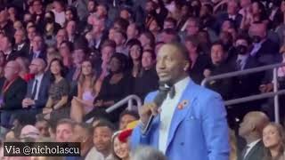 49ers Deebo Samuel gets loud reactions from the crowd while introducing NFL Honors segment live