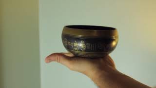 Belajar Cara memainkan Singing Bowls Tibet