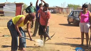 Residents dig trenches to get to water