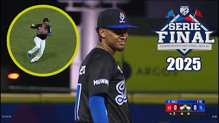 😮Sergio Alcantara salva a los Tigres del Licey de una posible carrera con una jugada de fantasia.