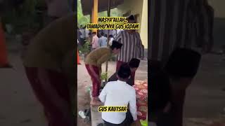 Tawadhu’nya Gus Iqdam ke Gus Kautsar Ploso