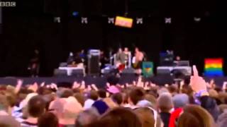 Intro + Dinosaurs Will Die - NOFX Live 2010 (HD)