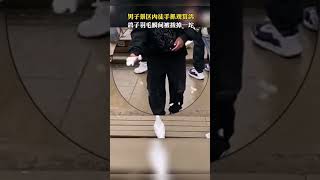 男子景区内徒手捉观赏鸽 ，鸽子羽毛瞬间被拔掉一坨#shorts #江苏 #热点 #江苏dou知道