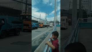 Nagmamadali ang mini bus #shortsfeed #vehicles #road