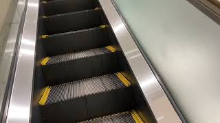 サミット東中野店エスカレーターescalator SUMMIT supermarket Higashi-Nakano  Tokyo Japan