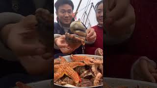Beautiful fishermen eating delicious seafood eating show ngư dân xinh đẹp ăn hải sản ngon show