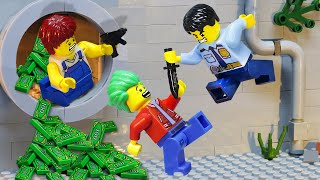 Lots of money coming out of the sewers 💲💲💲 Lego Police Robbery