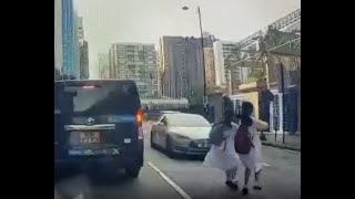 車CAM直擊 - 兩女學生攝車過馬路 被Tesla撞飛