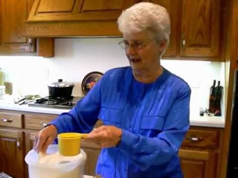 Making Blueberry Jelly with Granny Making Blueberry Jelly with Granny