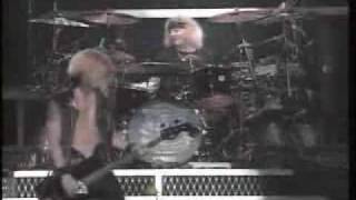 Guns N' Roses - bass solo Duff Mckagan!