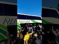 Así recibió el pueblo carbonero al plantel que clasificó a Semifinal de Copa Libertadores. #peñarol