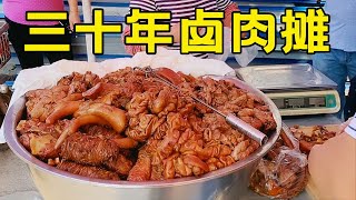 A roadside stall in Jinan, selling braised pork for more than 30 years