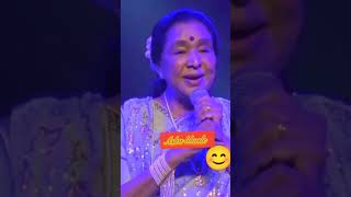 Masyaallah suara nya, pdhal udah lansia. Penyanyi asli lagu india \