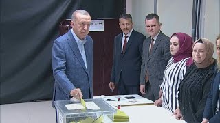 Turkish President Recep Tayyip Erdogan casts his vote | AFP
