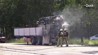 N35 bij Haarle dicht door brandende kraan op oplegger