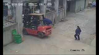 forklift accidents in China #forkliftaccidents