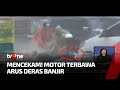 Detik-detik Banjir Seret Motor di Bandung | Kabar Pagi tvOne