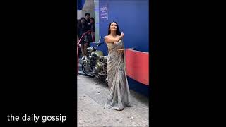बिना बिकिनी पहन लिया साड़ी  😱सब कुछ दिख गया 😱Bollywood actress esha gupta latest Viral video