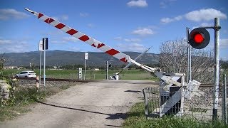 Spoorwegovergang Uras (I) // Railroad crossing // Passaggio a livello