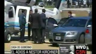 C5N- MURIO NESTOR KIRCHNER: LLEGADA DE CRISTINA Y FLORENCIA KIRCHNER